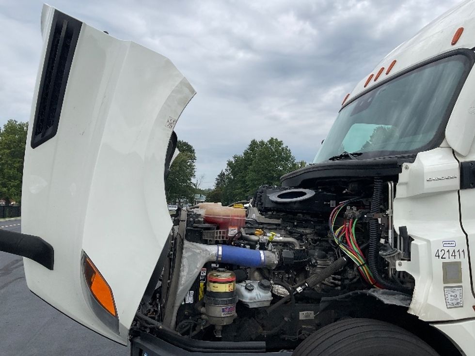 Sleeper Tractor-Heavy Duty Tractors-Freightliner-2022-T12664ST-Akron-OH-567,895\n\t\tmiles-$ 72,000 - Image 21