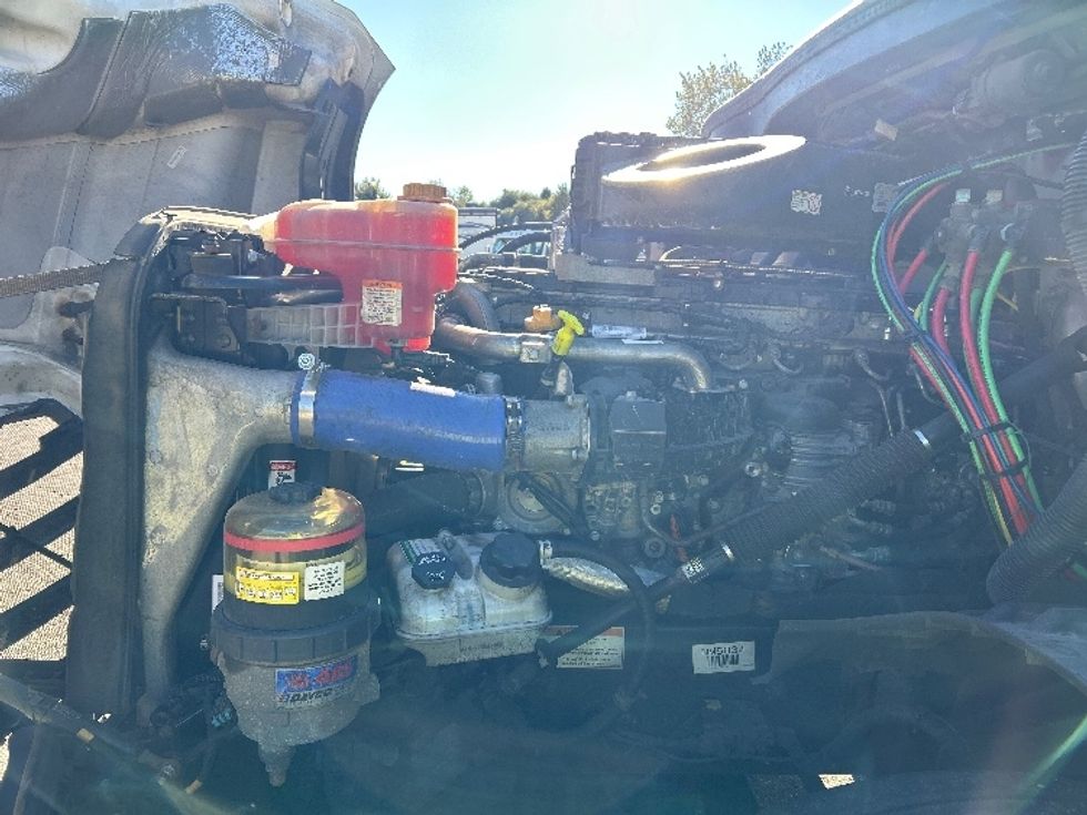 Sleeper Tractor-Heavy Duty Tractors-Freightliner-2022-T12664ST-Akron-OH-579,384\n\t\tmiles-$ 72,000 - Image 21