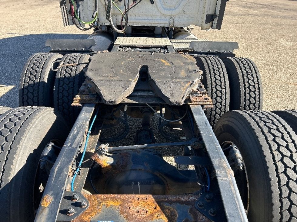 Sleeper Tractor-Heavy Duty Tractors-Freightliner-2022-T12664ST-Akron-OH-579,384\n\t\tmiles-$ 72,000 - Image 6