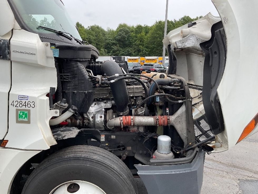 Sleeper Tractor-Heavy Duty Tractors-Freightliner-2022-T12664ST-Akron-OH-579,514\n\t\tmiles-$ 69,250 - Image 20