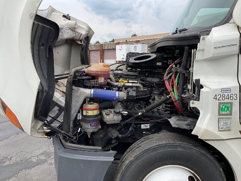 Sleeper Tractor-Heavy Duty Tractors-Freightliner-2022-T12664ST-Akron-OH-579,514\n\t\tmiles-$ 69,250 - Image 21