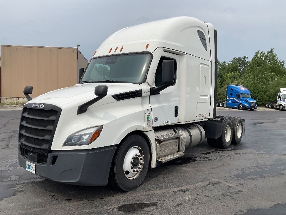 Sleeper Tractor-Heavy Duty Tractors-Freightliner-2022-T12664ST-Akron-OH-579,514\n\t\tmiles-$ 69,250 - Image 3