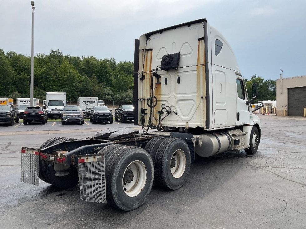 Sleeper Tractor-Heavy Duty Tractors-Freightliner-2022-T12664ST-Akron-OH-579,514\n\t\tmiles-$ 69,250 - Image 7