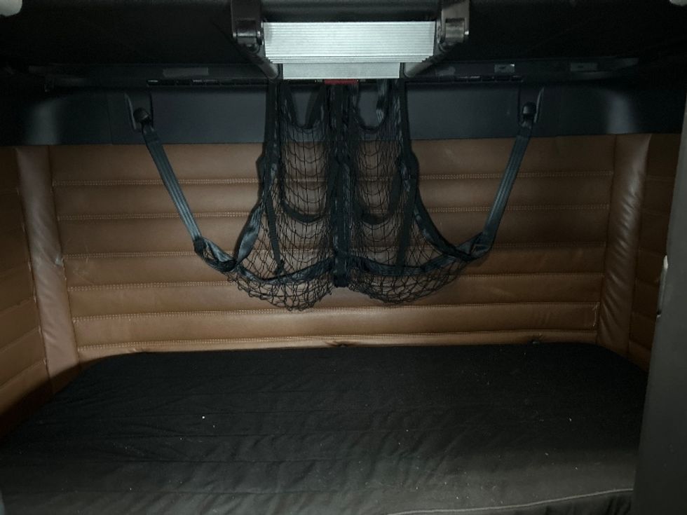 Sleeper Tractor-Heavy Duty Tractors-Freightliner-2022-T12664ST-Akron-OH-688,943\n\t\tmiles-$ 48,250 - Image 16