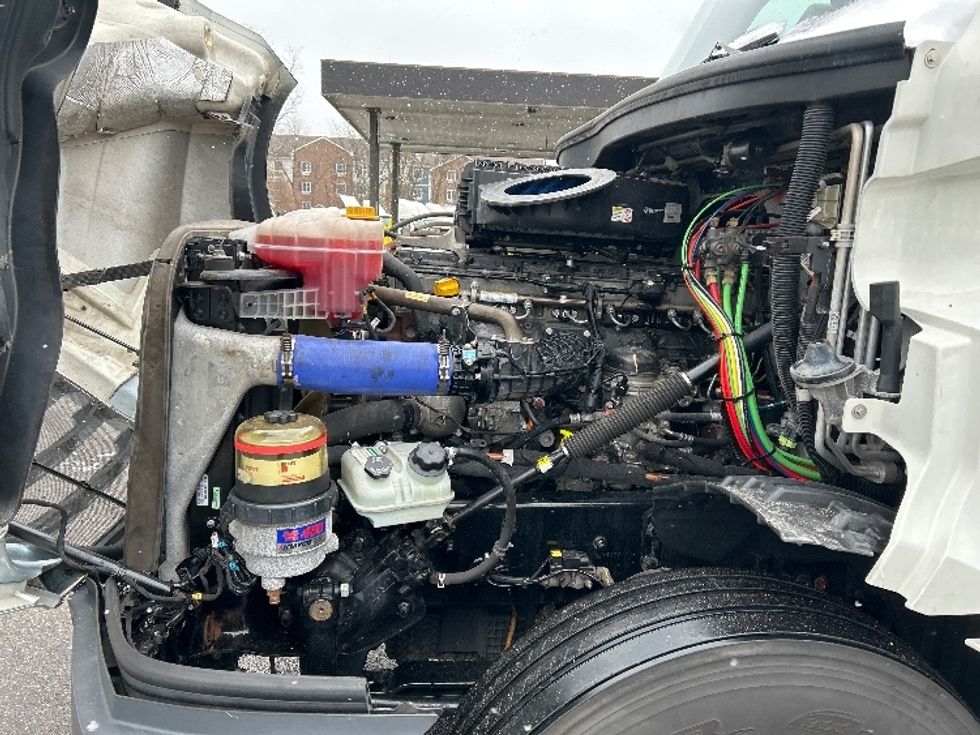 Sleeper Tractor-Heavy Duty Tractors-Freightliner-2022-T12664ST-Akron-OH-688,943\n\t\tmiles-$ 48,250 - Image 21