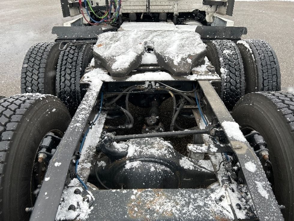 Sleeper Tractor-Heavy Duty Tractors-Freightliner-2022-T12664ST-Akron-OH-688,943\n\t\tmiles-$ 48,250 - Image 6