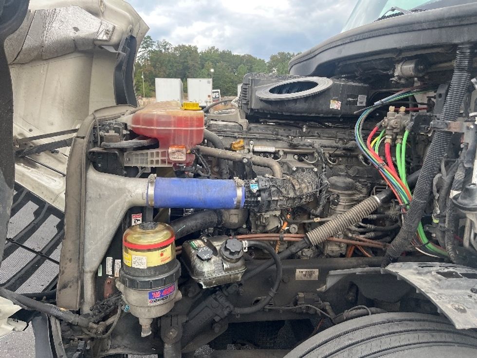 Sleeper Tractor-Heavy Duty Tractors-Freightliner-2022-T12664ST-Alabaster-AL-437,199\n\t\tmiles-$ 78,250 - Image 21