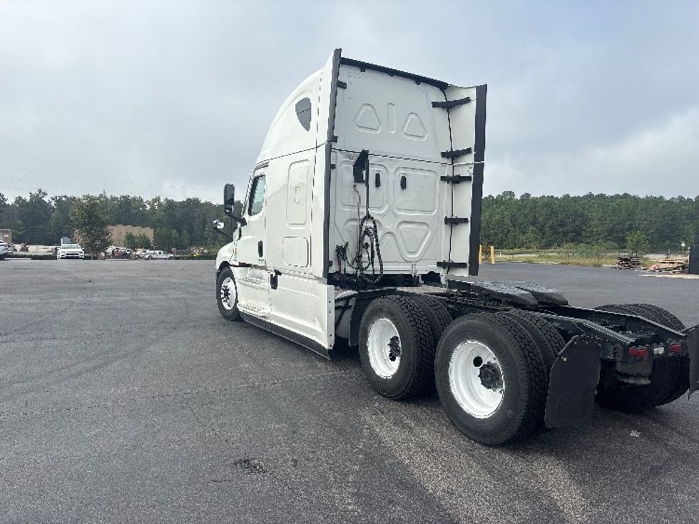 Sleeper Tractor-Heavy Duty Tractors-Freightliner-2022-T12664ST-Alabaster-AL-437,199\n\t\tmiles-$ 78,250 - Image 5