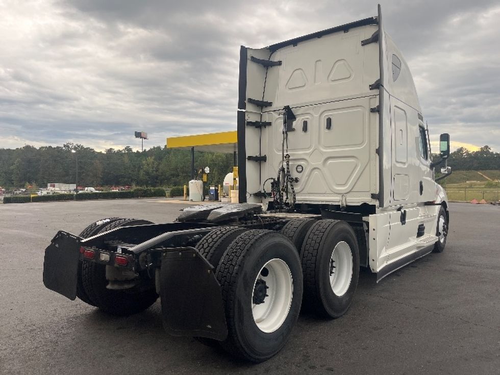 Sleeper Tractor-Heavy Duty Tractors-Freightliner-2022-T12664ST-Alabaster-AL-437,199\n\t\tmiles-$ 78,250 - Image 7