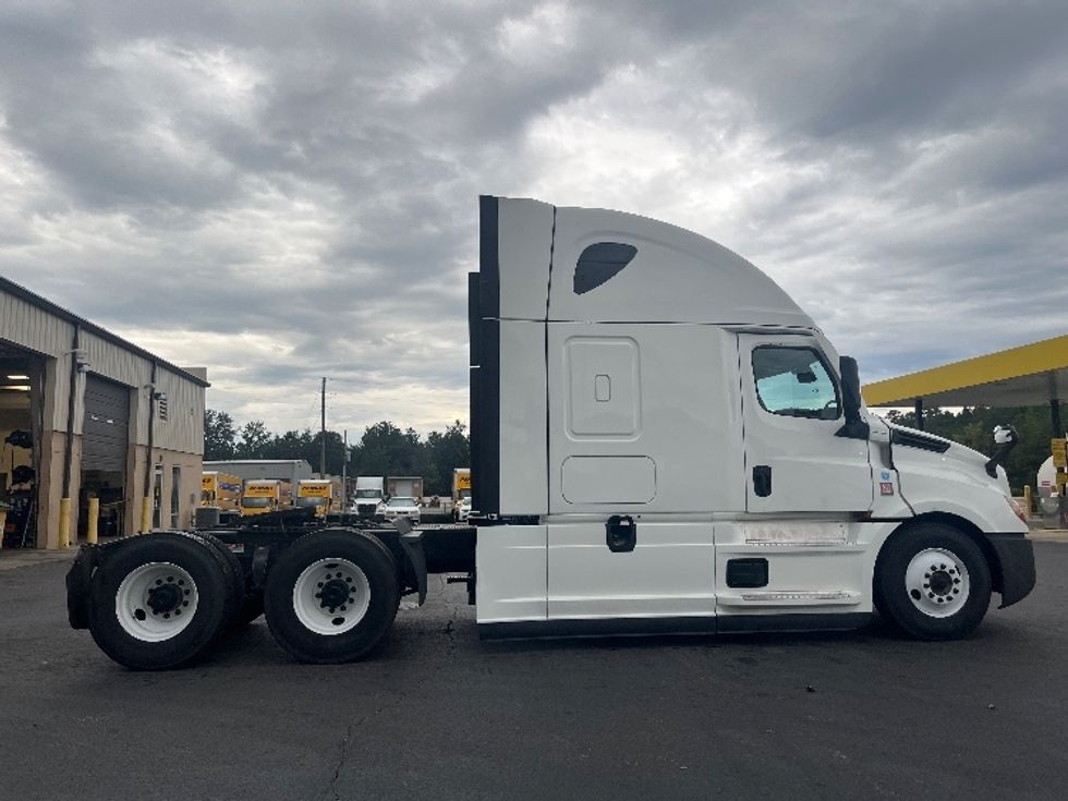 Sleeper Tractor-Heavy Duty Tractors-Freightliner-2022-T12664ST-Alabaster-AL-437,199\n\t\tmiles-$ 78,250 - Image 8