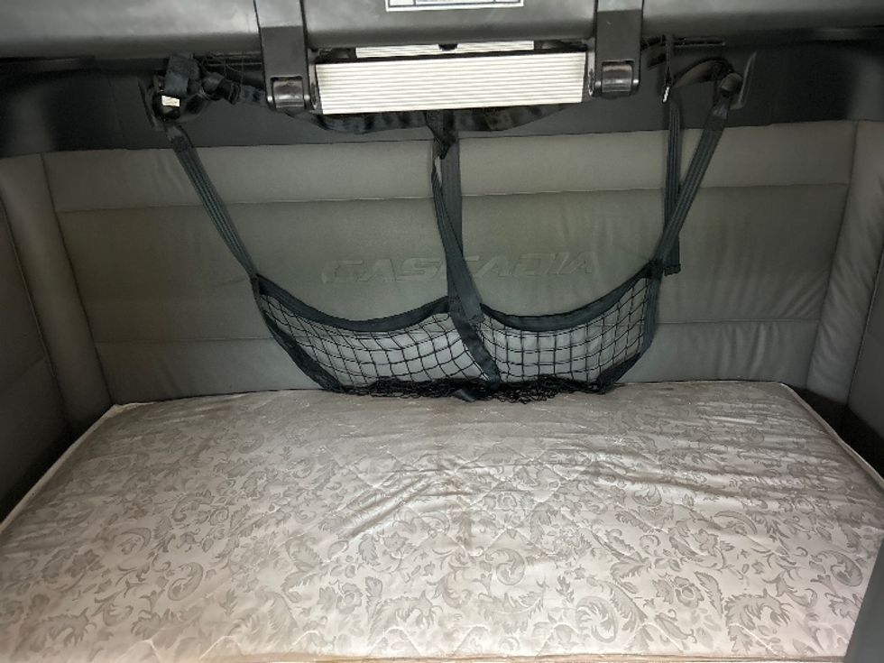 2022 Freightliner Cascadia 126" Sleeper Cab photo 14
