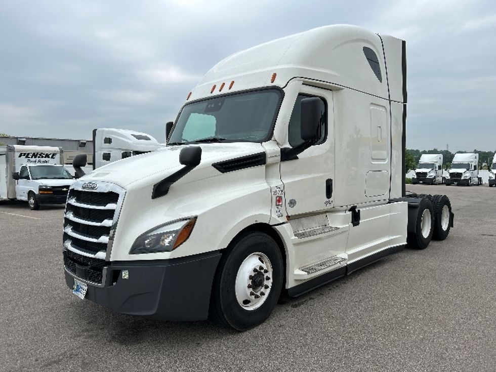2022 Freightliner Cascadia 126" Sleeper Cab photo 3