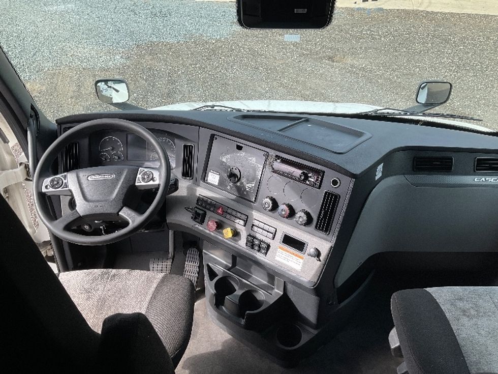 Sleeper Tractor-Heavy Duty Tractors-Freightliner-2022-T12664ST-Albany-GA-568,082\n\t\tmiles-$ 59,500 - Image 12