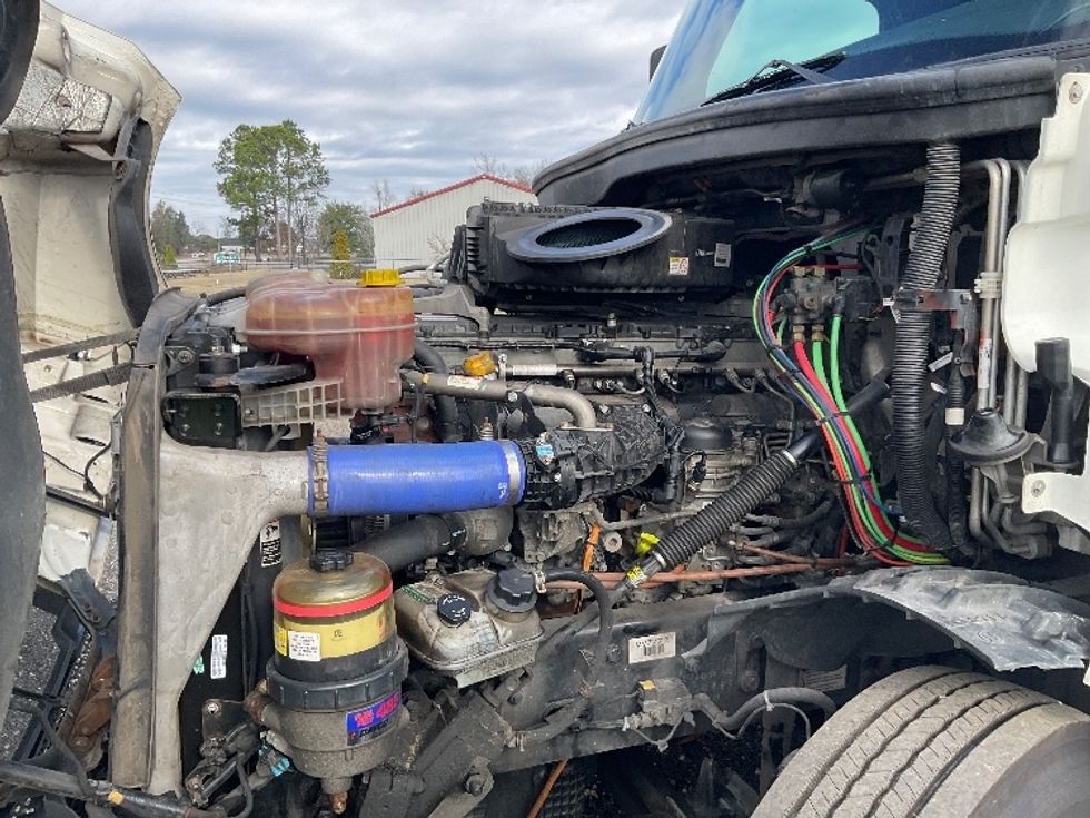 Sleeper Tractor-Heavy Duty Tractors-Freightliner-2022-T12664ST-Albany-GA-568,082\n\t\tmiles-$ 59,500 - Image 21