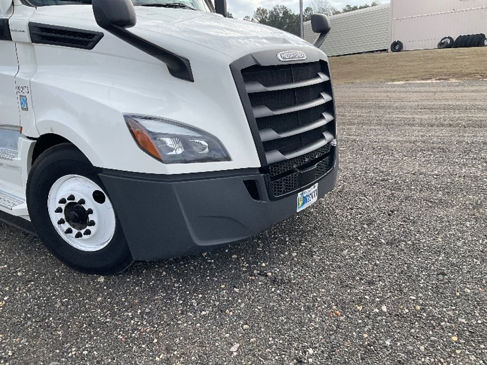 Sleeper Tractor-Heavy Duty Tractors-Freightliner-2022-T12664ST-Albany-GA-568,082\n\t\tmiles-$ 59,500 - Image 24