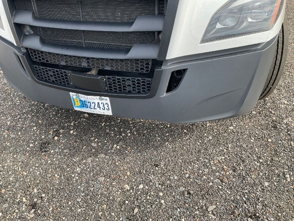 Sleeper Tractor-Heavy Duty Tractors-Freightliner-2022-T12664ST-Albany-GA-568,082\n\t\tmiles-$ 59,500 - Image 26