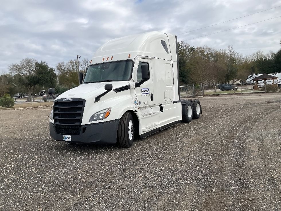 Sleeper Tractor-Heavy Duty Tractors-Freightliner-2022-T12664ST-Albany-GA-568,082\n\t\tmiles-$ 59,500 - Image 3