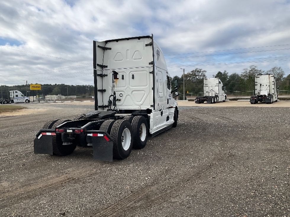 Sleeper Tractor-Heavy Duty Tractors-Freightliner-2022-T12664ST-Albany-GA-568,082\n\t\tmiles-$ 59,500 - Image 4