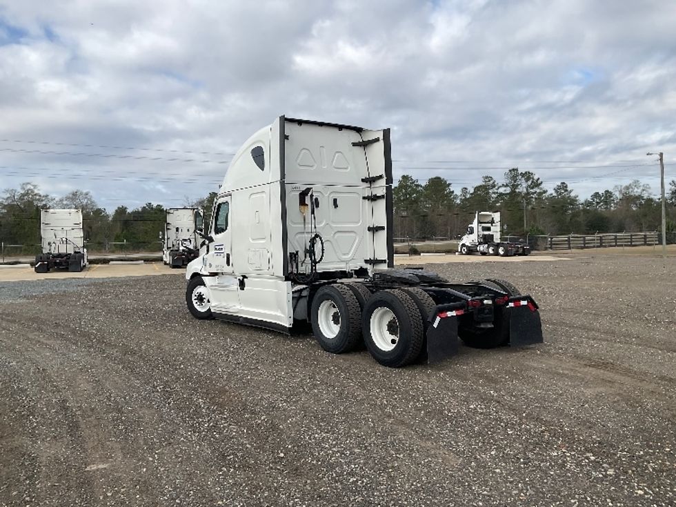Sleeper Tractor-Heavy Duty Tractors-Freightliner-2022-T12664ST-Albany-GA-568,082\n\t\tmiles-$ 59,500 - Image 6