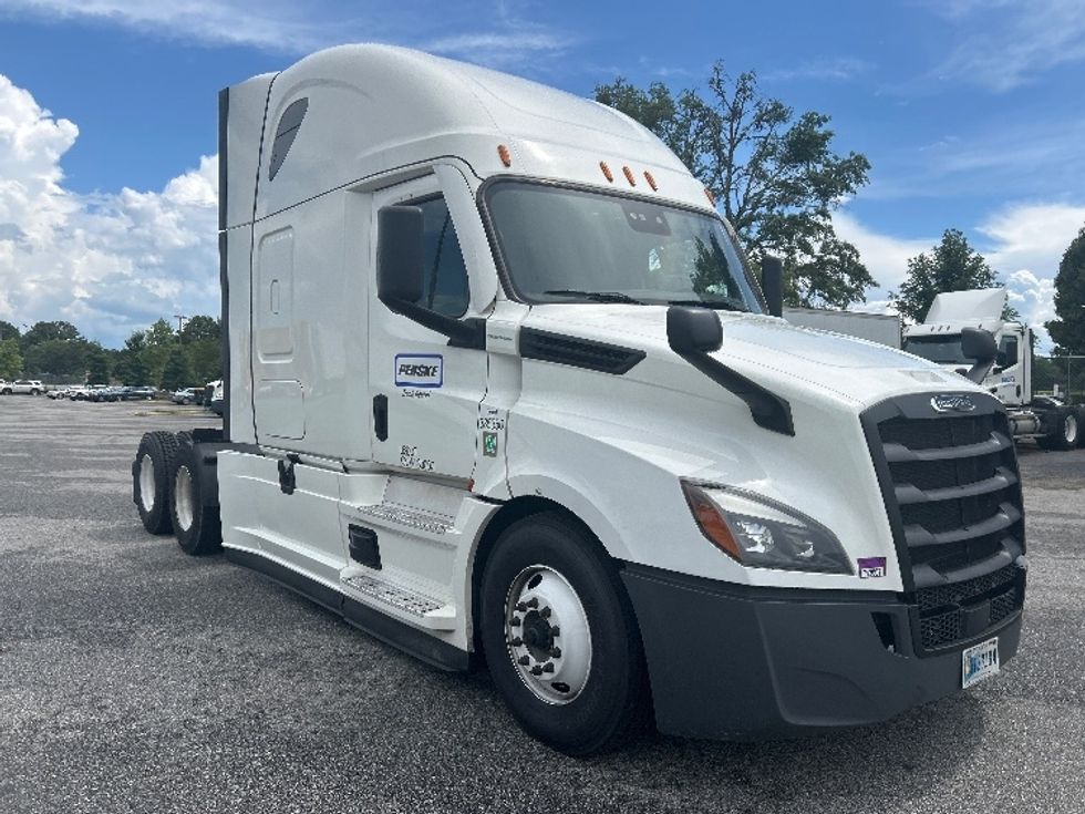 Sleeper Tractor-Heavy Duty Tractors-Freightliner-2022-T12664ST-Albany-GA-596,315\n\t\tmiles-$ 64,500 - Image 1