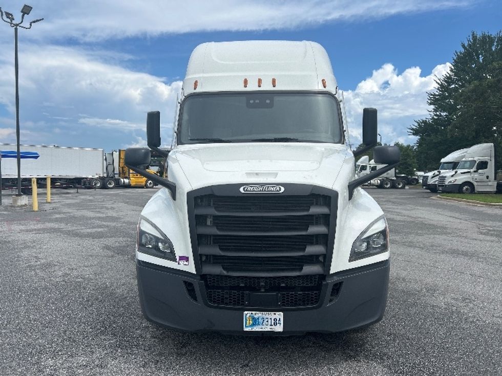 Sleeper Tractor-Heavy Duty Tractors-Freightliner-2022-T12664ST-Albany-GA-596,315\n\t\tmiles-$ 64,500 - Image 2