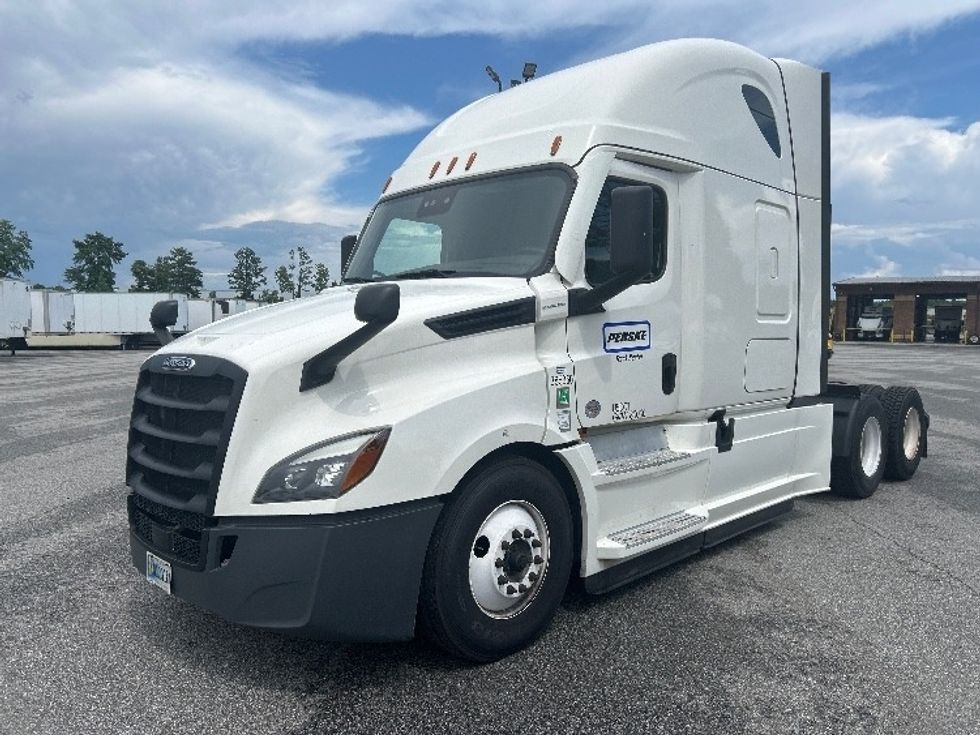 Sleeper Tractor-Heavy Duty Tractors-Freightliner-2022-T12664ST-Albany-GA-596,315\n\t\tmiles-$ 64,500 - Image 3