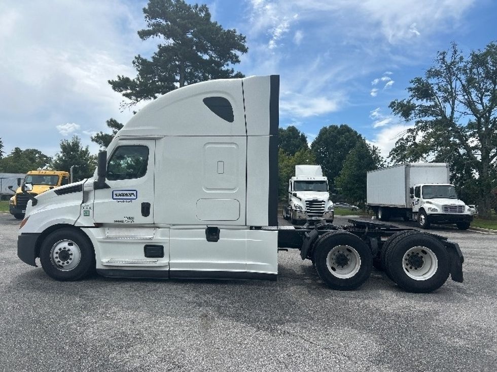Sleeper Tractor-Heavy Duty Tractors-Freightliner-2022-T12664ST-Albany-GA-596,315\n\t\tmiles-$ 64,500 - Image 4