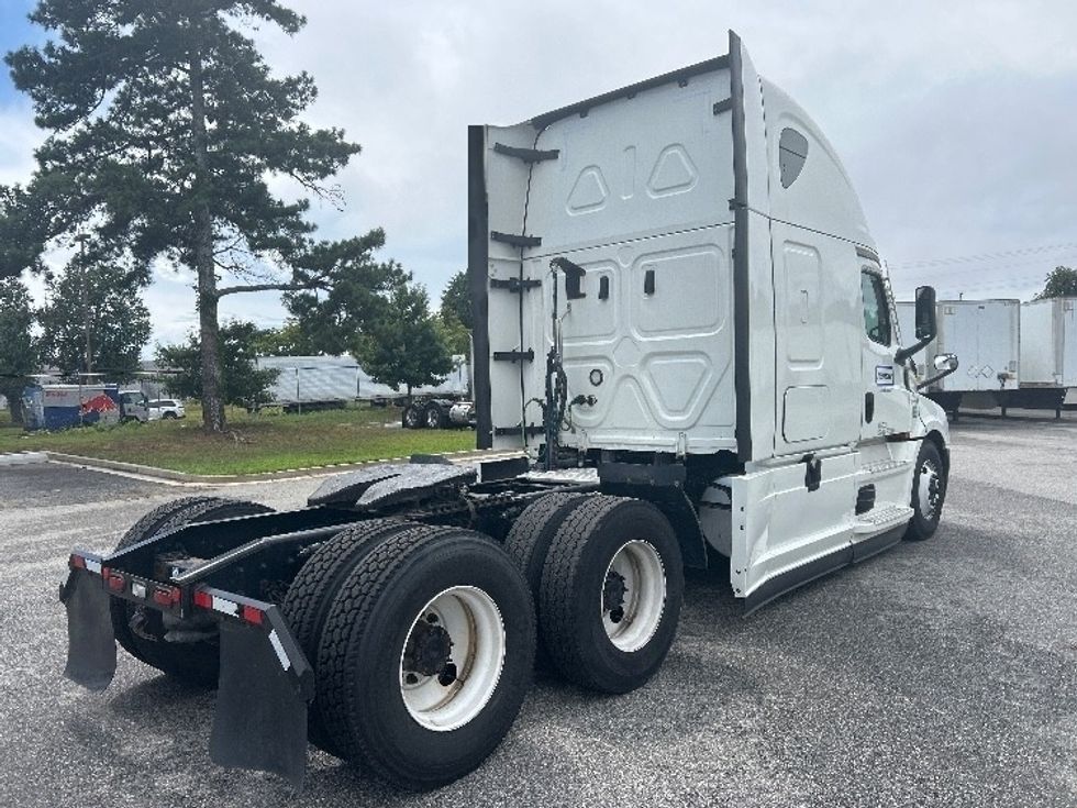 Sleeper Tractor-Heavy Duty Tractors-Freightliner-2022-T12664ST-Albany-GA-596,315\n\t\tmiles-$ 64,500 - Image 7