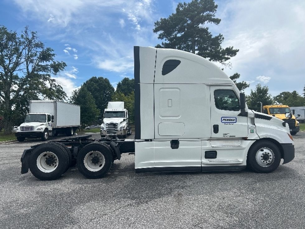 Sleeper Tractor-Heavy Duty Tractors-Freightliner-2022-T12664ST-Albany-GA-596,315\n\t\tmiles-$ 64,500 - Image 8