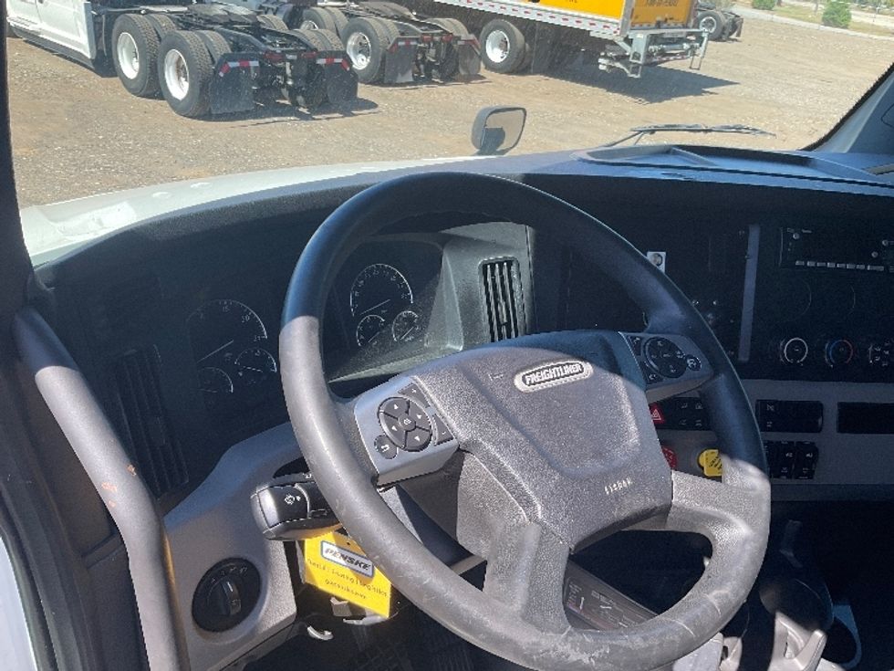 Sleeper Tractor-Heavy Duty Tractors-Freightliner-2022-T12664ST-Albany-GA-617,599\n\t\tmiles-$ 57,750 - Image 10