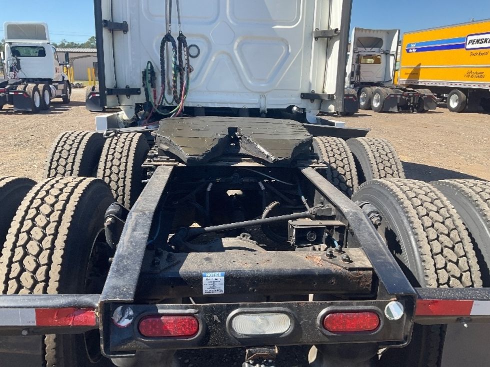 Sleeper Tractor-Heavy Duty Tractors-Freightliner-2022-T12664ST-Albany-GA-617,599\n\t\tmiles-$ 57,750 - Image 6