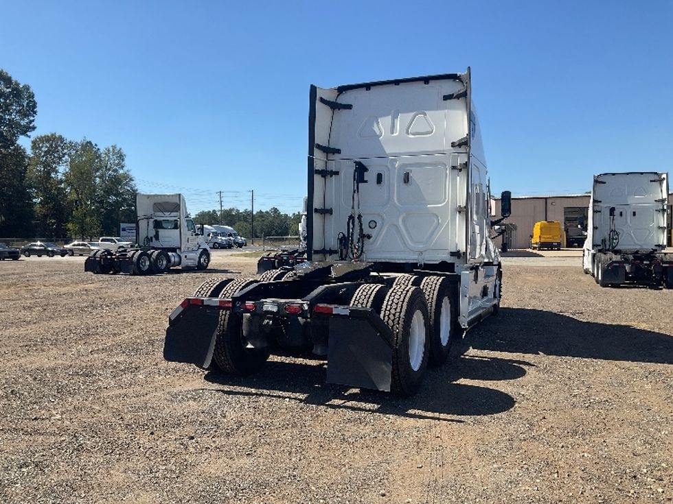 Sleeper Tractor-Heavy Duty Tractors-Freightliner-2022-T12664ST-Albany-GA-617,599\n\t\tmiles-$ 57,750 - Image 7