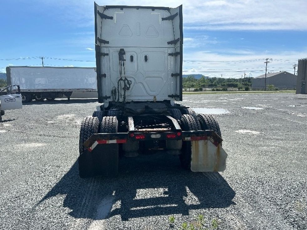Sleeper Tractor-Heavy Duty Tractors-Freightliner-2022-T12664ST-Albany-NY-424,363\n\t\tmiles-$ 76,500 - Image 4