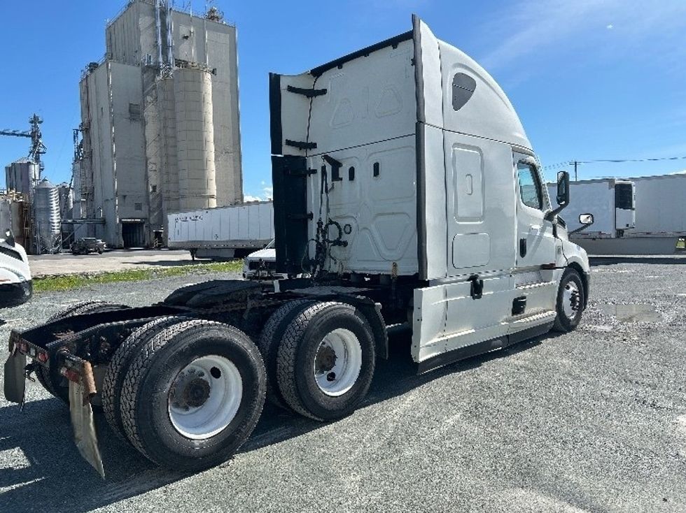 Sleeper Tractor-Heavy Duty Tractors-Freightliner-2022-T12664ST-Albany-NY-424,363\n\t\tmiles-$ 76,500 - Image 5