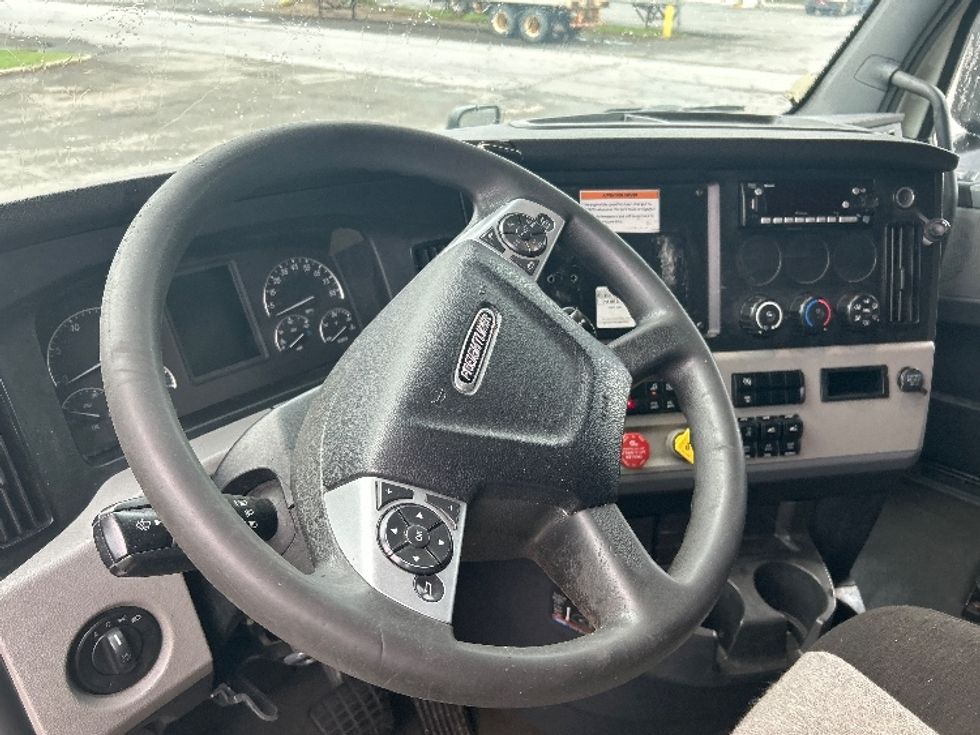 Sleeper Tractor-Heavy Duty Tractors-Freightliner-2022-T12664ST-Albany-NY-483,407\n\t\tmiles-$ 64,500 - Image 10