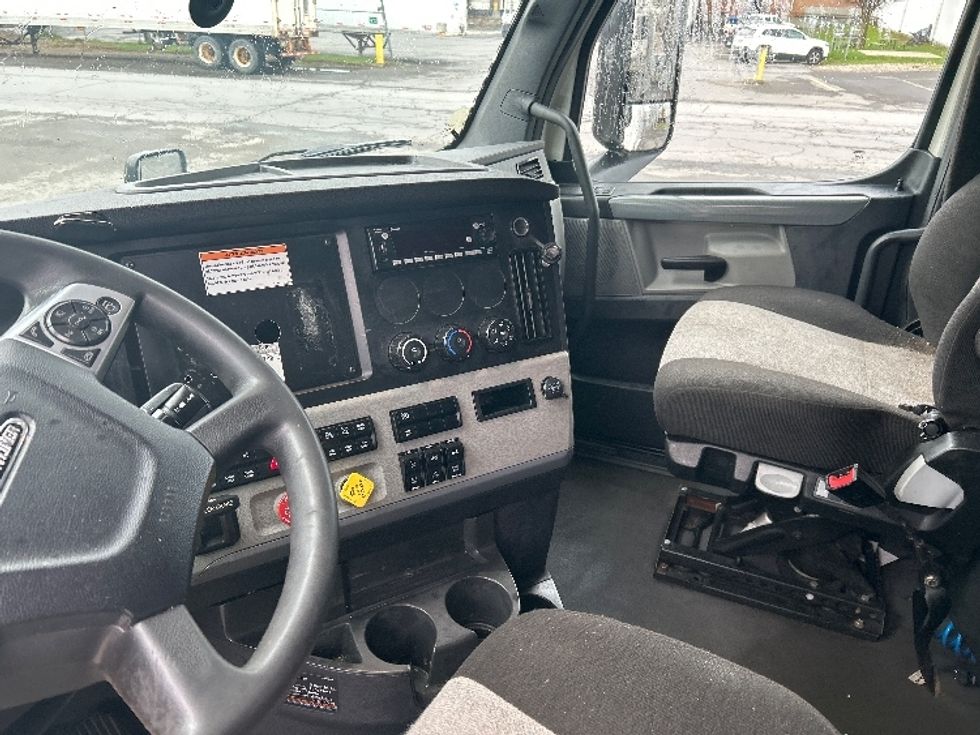 Sleeper Tractor-Heavy Duty Tractors-Freightliner-2022-T12664ST-Albany-NY-483,407\n\t\tmiles-$ 64,500 - Image 12
