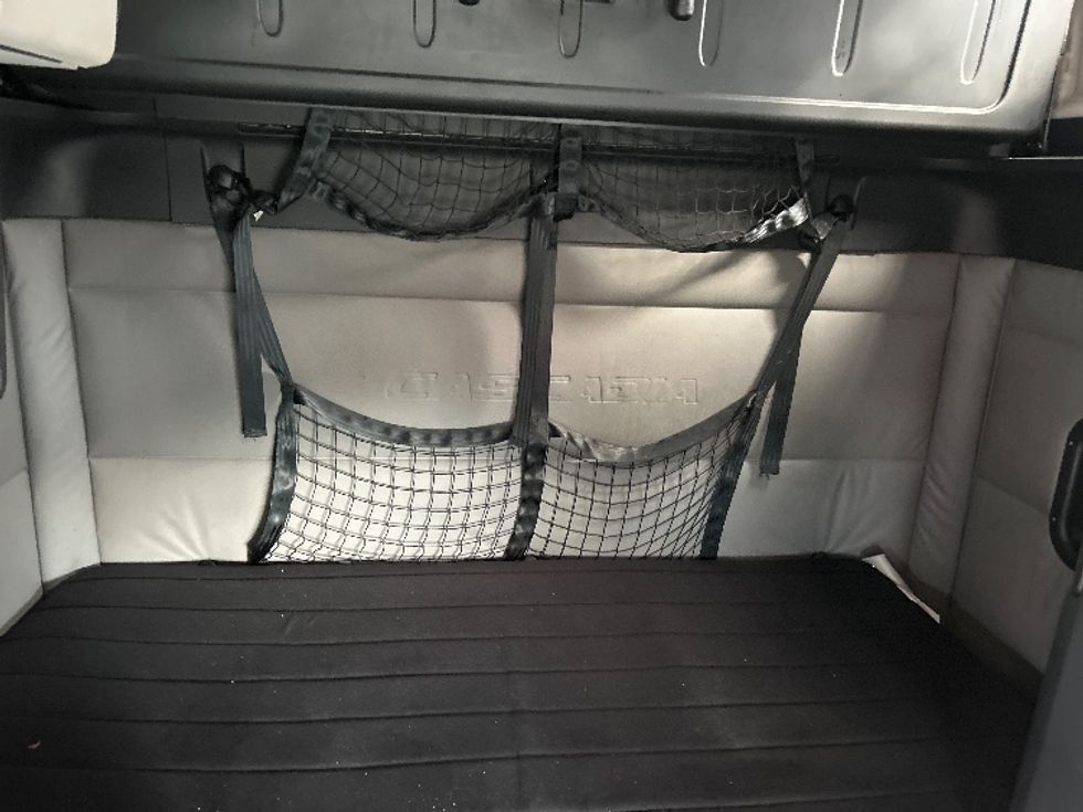 Sleeper Tractor-Heavy Duty Tractors-Freightliner-2022-T12664ST-Albany-NY-483,407\n\t\tmiles-$ 64,500 - Image 16