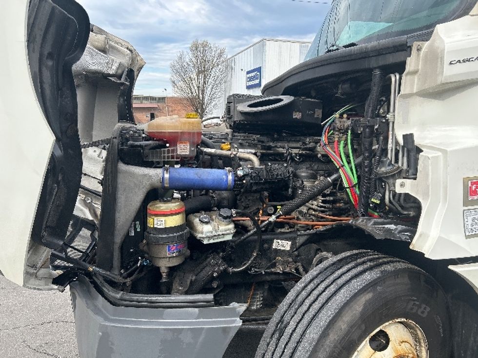 Sleeper Tractor-Heavy Duty Tractors-Freightliner-2022-T12664ST-Albany-NY-483,407\n\t\tmiles-$ 64,500 - Image 21