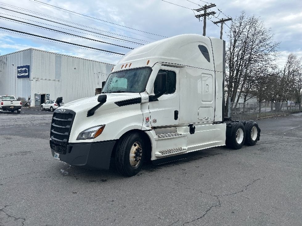 Sleeper Tractor-Heavy Duty Tractors-Freightliner-2022-T12664ST-Albany-NY-483,407\n\t\tmiles-$ 64,500 - Image 3