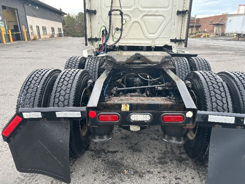 Sleeper Tractor-Heavy Duty Tractors-Freightliner-2022-T12664ST-Albany-NY-483,407\n\t\tmiles-$ 64,500 - Image 6