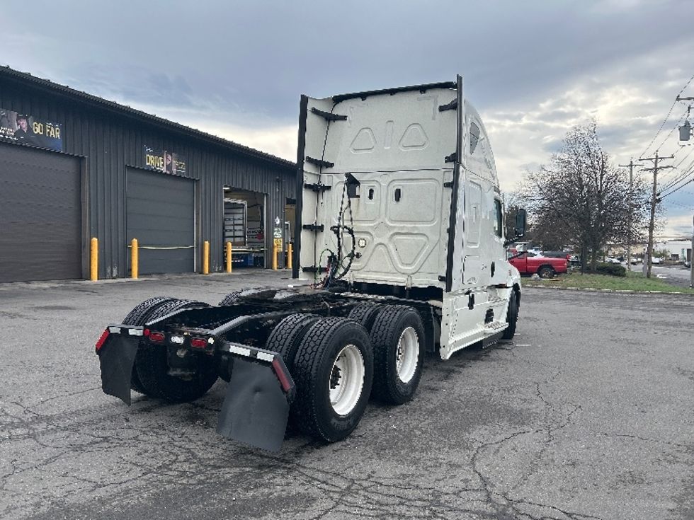 Sleeper Tractor-Heavy Duty Tractors-Freightliner-2022-T12664ST-Albany-NY-483,407\n\t\tmiles-$ 64,500 - Image 7
