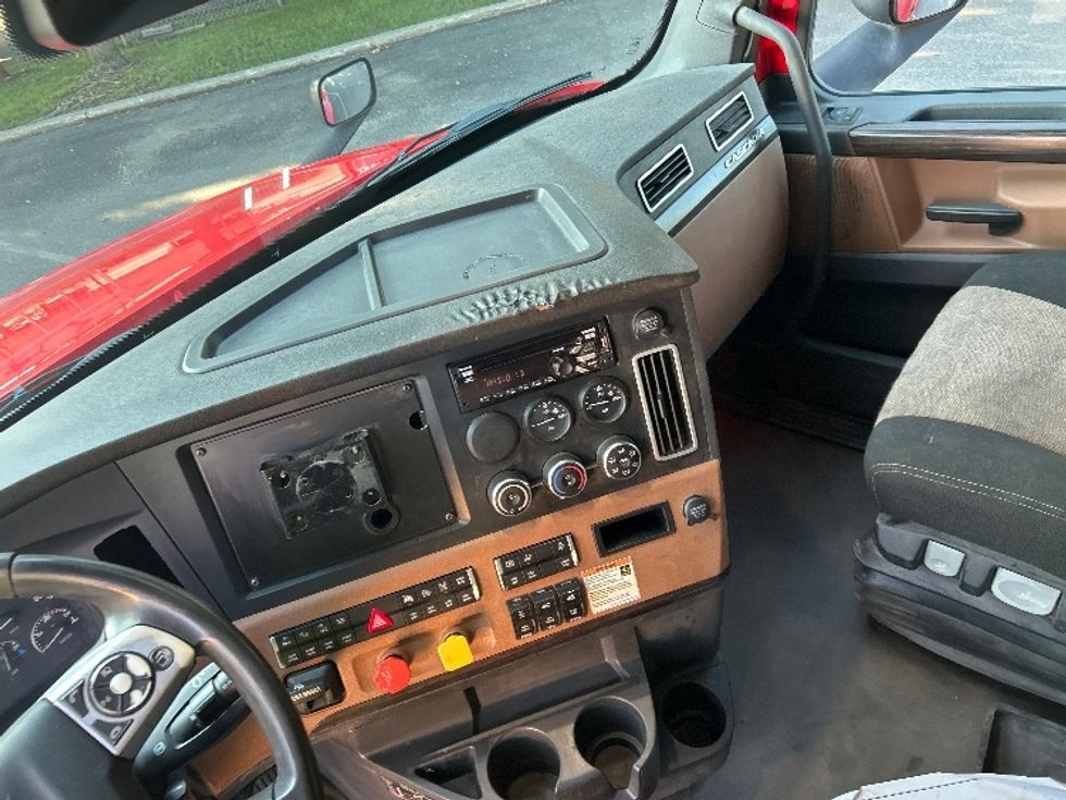Sleeper Tractor-Heavy Duty Tractors-Freightliner-2022-T12664ST-Albany-NY-500,489\n\t\tmiles-$ 74,500 - Image 12
