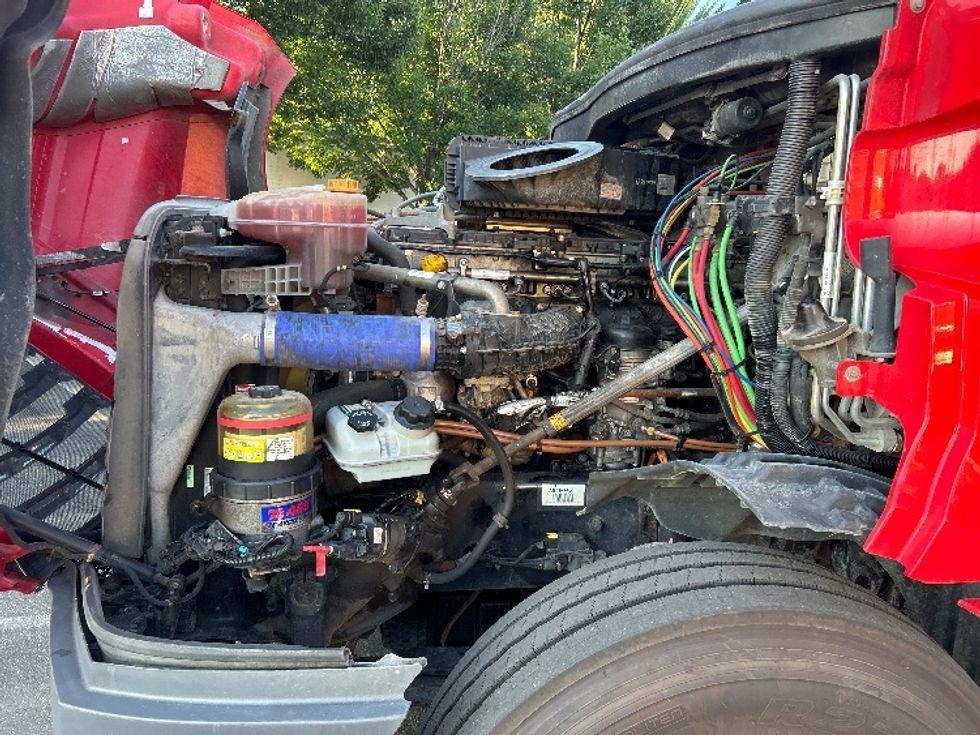Sleeper Tractor-Heavy Duty Tractors-Freightliner-2022-T12664ST-Albany-NY-500,489\n\t\tmiles-$ 74,500 - Image 21