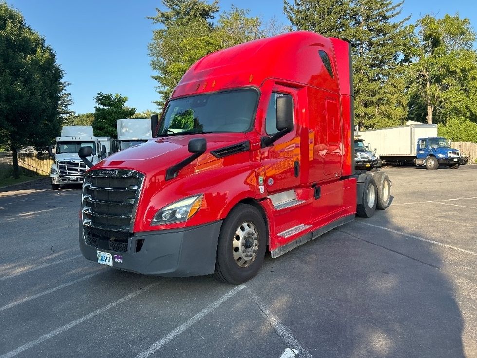 Sleeper Tractor-Heavy Duty Tractors-Freightliner-2022-T12664ST-Albany-NY-500,489\n\t\tmiles-$ 74,500 - Image 3