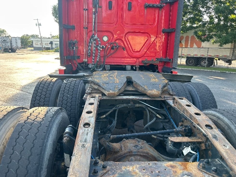 Sleeper Tractor-Heavy Duty Tractors-Freightliner-2022-T12664ST-Albany-NY-500,489\n\t\tmiles-$ 74,500 - Image 6