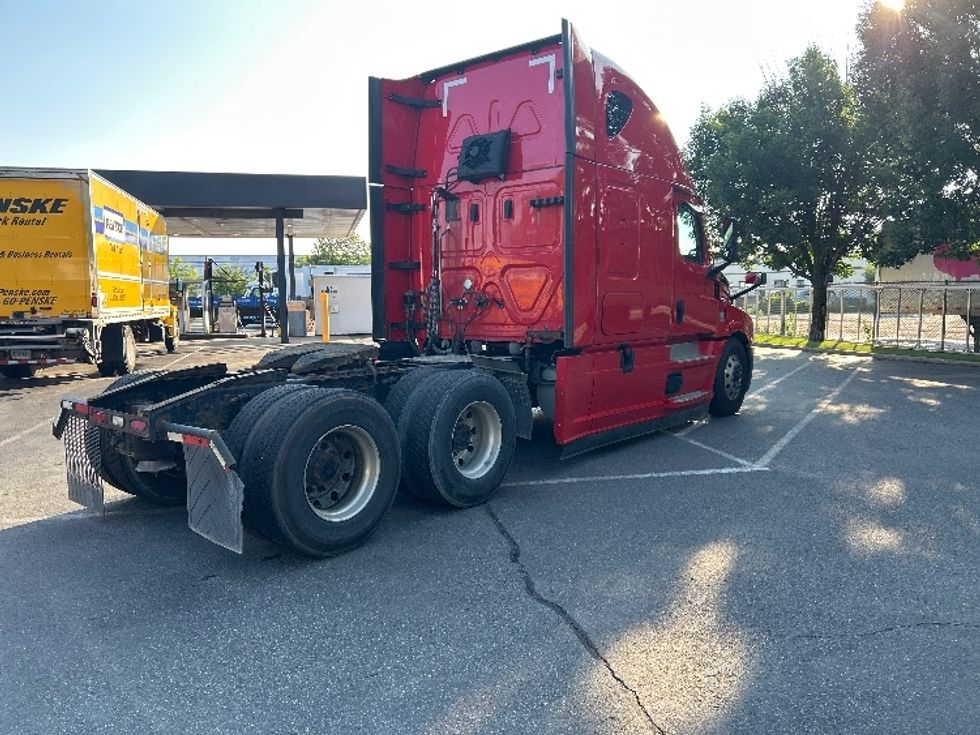 Sleeper Tractor-Heavy Duty Tractors-Freightliner-2022-T12664ST-Albany-NY-500,489\n\t\tmiles-$ 74,500 - Image 7