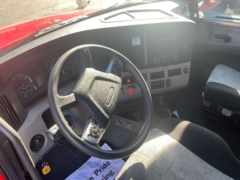 Sleeper Tractor-Heavy Duty Tractors-Freightliner-2022-T12664ST-Albuquerque-NM-453,379\n\t\tmiles-$ 78,500 - Image 10