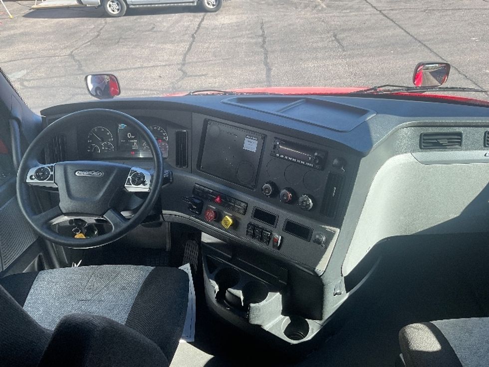 Sleeper Tractor-Heavy Duty Tractors-Freightliner-2022-T12664ST-Albuquerque-NM-453,379\n\t\tmiles-$ 78,500 - Image 12