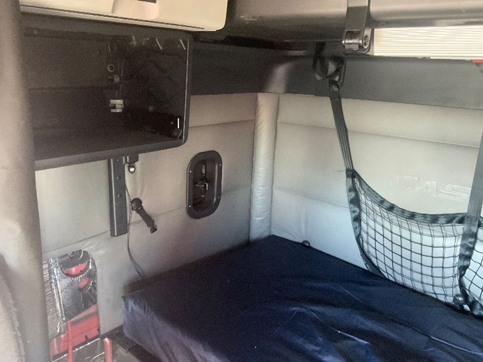 Sleeper Tractor-Heavy Duty Tractors-Freightliner-2022-T12664ST-Albuquerque-NM-453,379\n\t\tmiles-$ 78,500 - Image 19