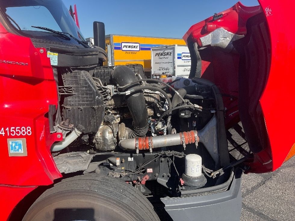 Sleeper Tractor-Heavy Duty Tractors-Freightliner-2022-T12664ST-Albuquerque-NM-453,379\n\t\tmiles-$ 78,500 - Image 20